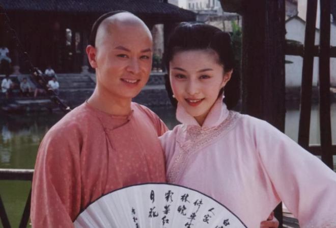 Từ chối sự theo đuổi của Phạm Băng Băng, anh ra mắt 27 năm không dính scandal và hiện đang sống hạnh phúc với người vợ y tá 2