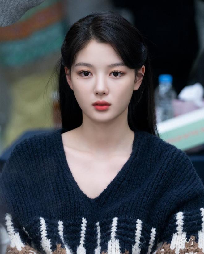 'Em gái quốc dân' Kim Yoo Jung gây bão với nhan sắc trong veo, đẹp tựa thiên thần trong ảnh hậu trường 3