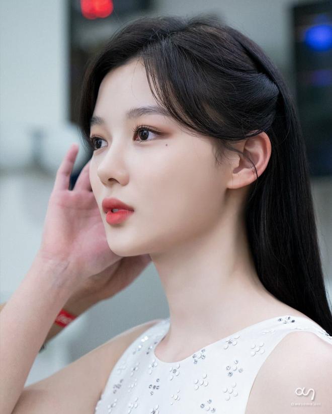 'Em gái quốc dân' Kim Yoo Jung gây bão với nhan sắc trong veo, đẹp tựa thiên thần trong ảnh hậu trường 5