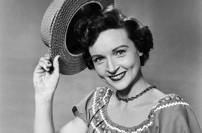  'Cô gái vàng' Hollywood một thời Betty White kỷ niệm sinh nhật tuổi 99 và chia sẻ bí quyết sống thọ 0