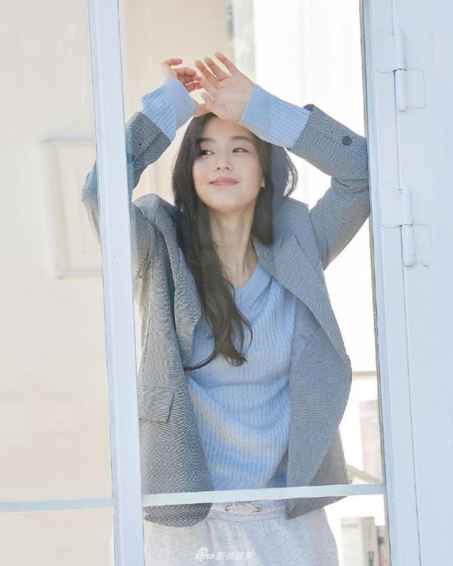 'Mợ chảnh' Jeon Ji Hyun gây ngỡ ngàng với sắc vóc tuổi 40, bảo sao được nhận xét vượt trội hơn hẳn Kim Tae Hee 4