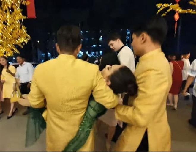 sao Việt kiệt sức vì cưới hỏi 0