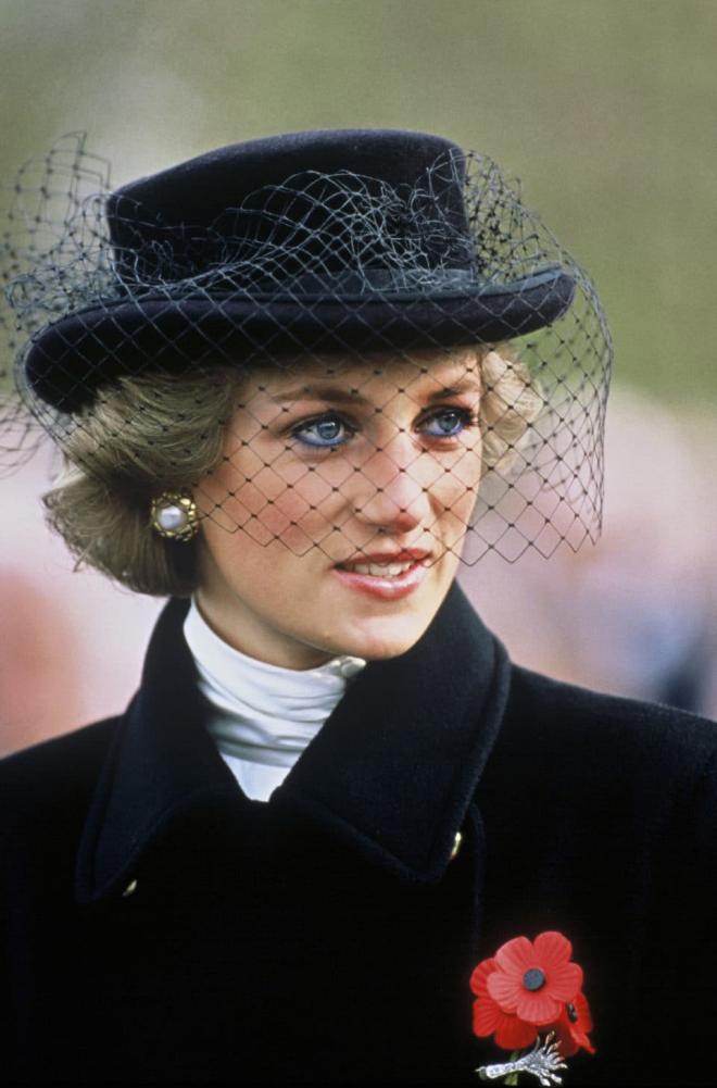 Hé lộ hình ảnh đầu tiên của mỹ nhân 'Chạng vạng' khi vào vai Công nương Diana 0