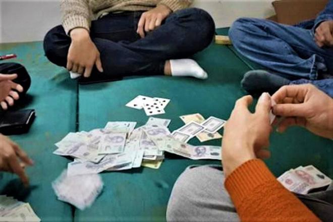 Người đàn ông ung thư giai đoạn cuối vẫn tổ chức đánh bạc thâu đêm 0