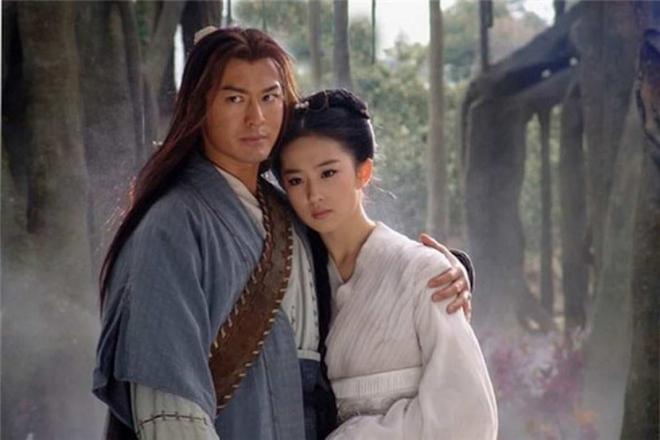 Lộ ảnh tình tứ của 'Tiểu Long Nữ 2006' với 'Dương Quá 2016', Lưu Diệc Phi vẫn xinh ngây ngất như 15 năm trước 12