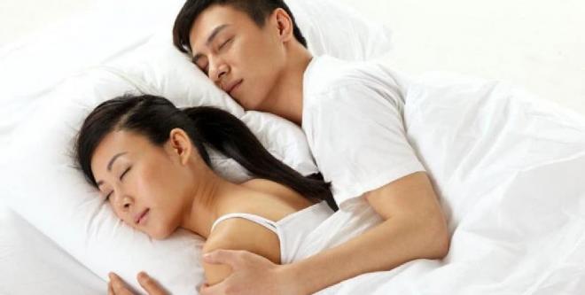 vợ chồng dù yêu nhau nhưng không ngủ chung 2
