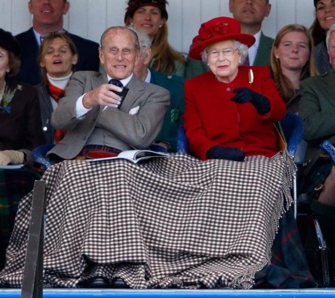  Nhìn lại 74 năm tình yêu của Nữ hoàng và Hoàng thân Philip qua những bức ảnh: Mỗi khoảnh khắc đều là vĩnh cửu 2