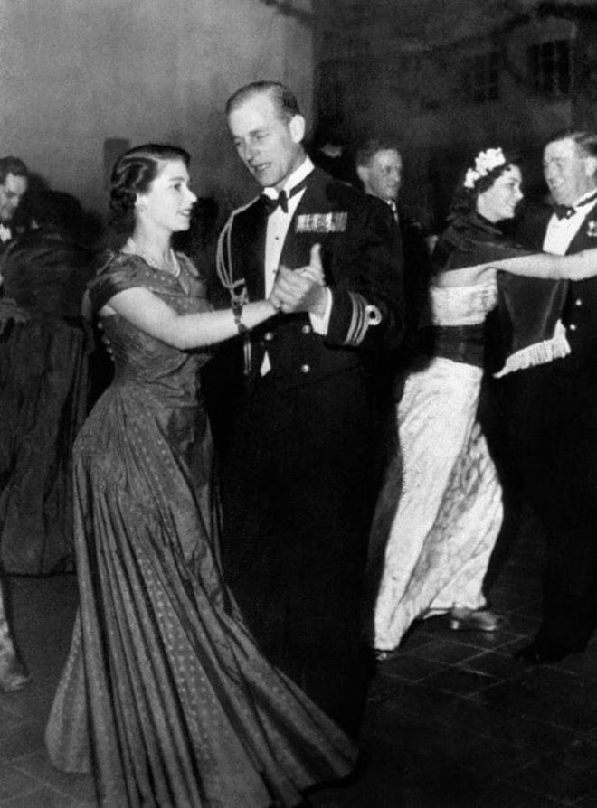  Nhìn lại 74 năm tình yêu của Nữ hoàng và Hoàng thân Philip qua những bức ảnh: Mỗi khoảnh khắc đều là vĩnh cửu 6