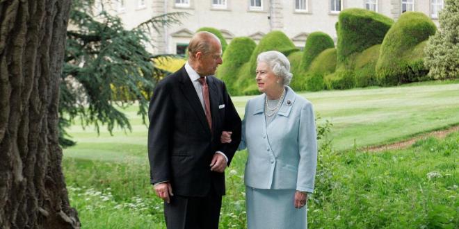 Động thái này của Harry khi Hoàng thân Philip qua đời chưa bao lâu khiến thư ký Hoàng gia phẫn nộ đòi tước danh hiệu của hai vợ chồng 5