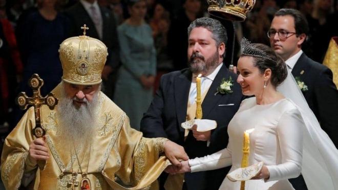 Cô dâu Hoàng gia Nga tự mua 2 váy cưới xa xỉ hiếm có, chú rể lại chỉ vì sai lầm này mà bị chê 'đũa lệch' 4