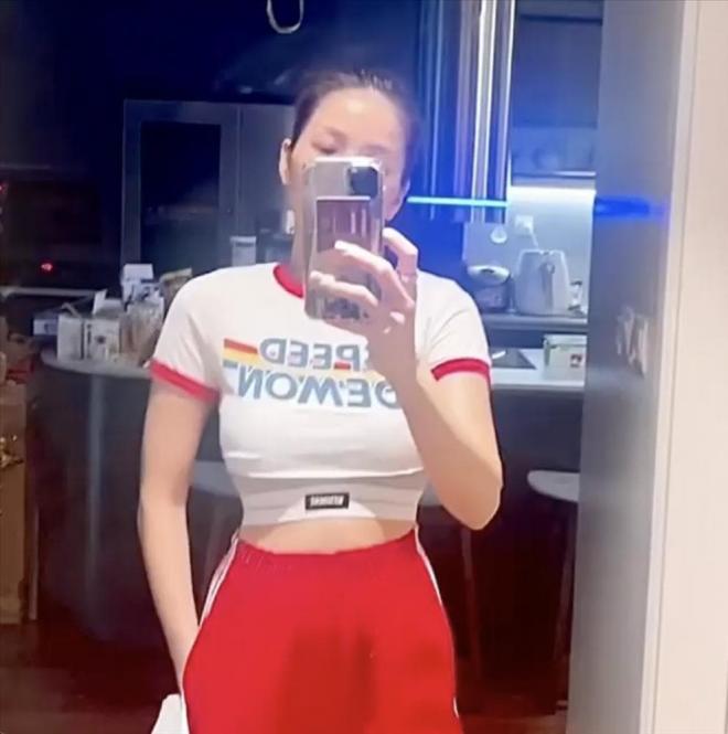 le-quyen-underboob-02-ngoisaovn-w992-h1000 0