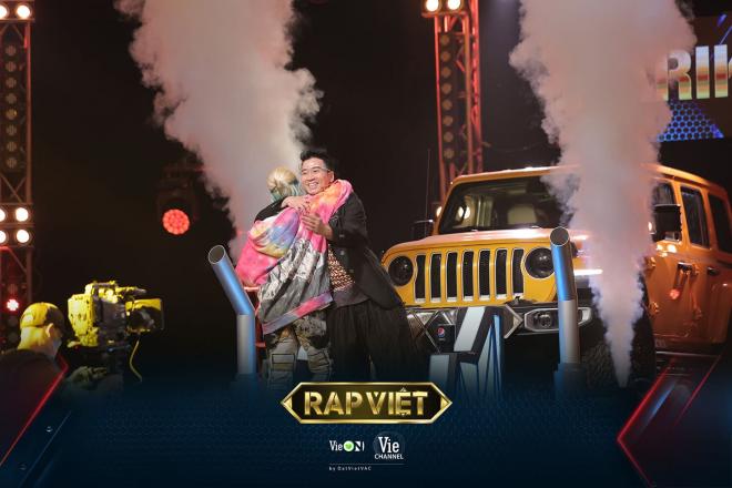 Rap Việt mùa 2 Rhymastic vừa nhậm chức huấn luyện viên đã “chặt chém” Trấn Thành, bội thu nhân tài 09.jpg 2