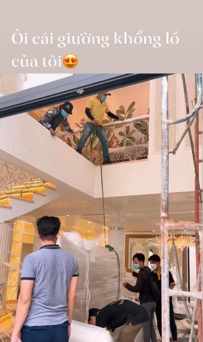 le-quyen-tiep-tuc-khoe-biet-thu-chuc-ty-dong-noi-that-hoanh-trang-va-dat-vang-khap-nha-khien-dan-tinh-22ngo-ngac22-2-ngoisaovn-w787-h1327 1