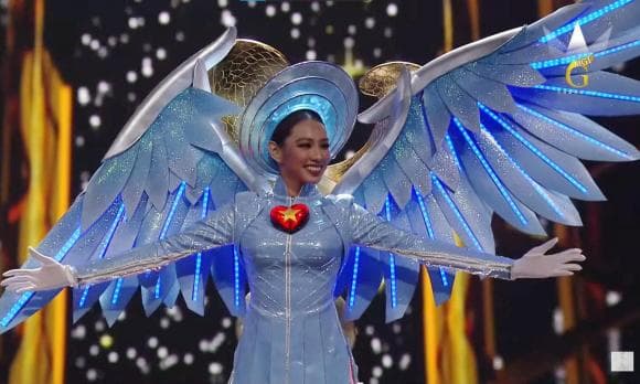 thuy-tien-miss-grand-noi-gi-ve-su-co-trang-phuc-dem-thi-national-costume_51577-ngoisaovn-w1800-h1080.jpg 0