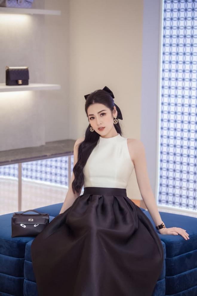 Á hậu Tú Anh ‘đọ’ túi trăm triệu với bộ đôi Hoa hậu Ngọc Hân - Mỹ Linh 9