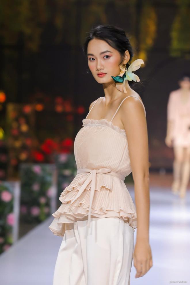 Quỳnh Anh siêu mẫu châu Á 2