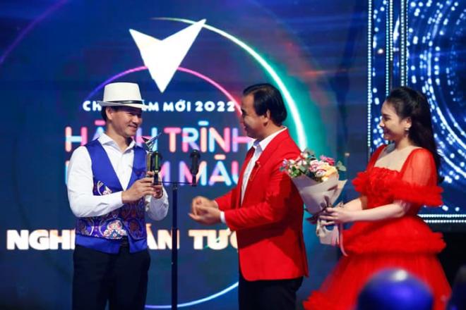 VTV Awards 2021: 'Hương vị tình thân' áp đảo; Mạnh Trường - Hồng Diễm thắng lớn 1