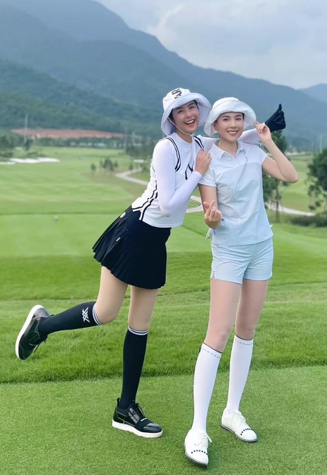 MC Mai Ngọc hội ngộ Hoa hậu Ngọc Hân trên sân golf, 2 ông chồng doanh nhân mới là tâm điểm chú ý 1