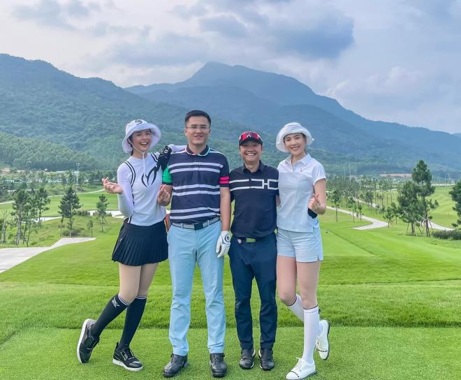 MC Mai Ngọc hội ngộ Hoa hậu Ngọc Hân trên sân golf, 2 ông chồng doanh nhân mới là tâm điểm chú ý 0