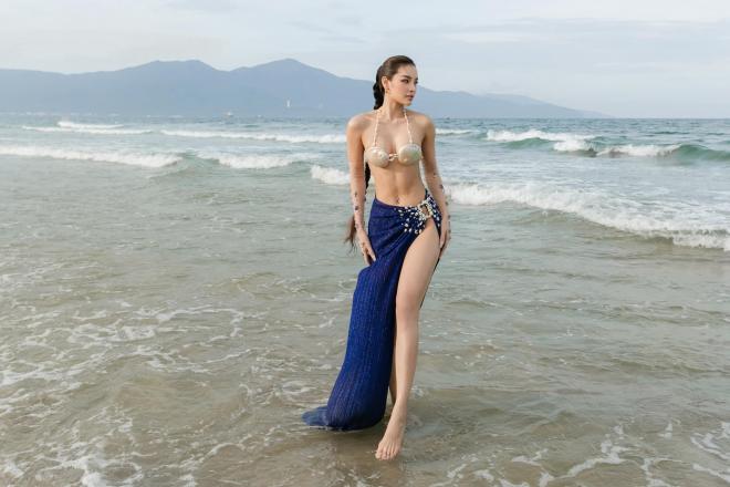 Phương Trinh Jolie và Lý Bình tung loạt ảnh tình bể bình ở biển, nhìn body nữ diễn viên khiến dân tình mê mẩn