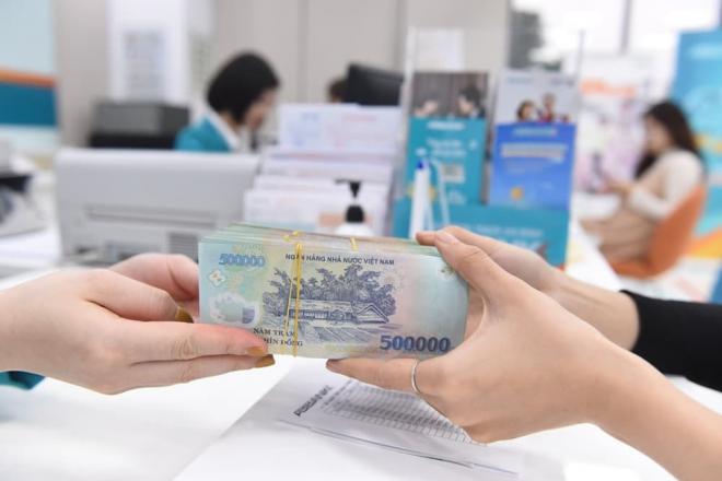 1-luu-y-khi-gui-tien-ngan-hang-ngoisaovn-w1000-h667 3