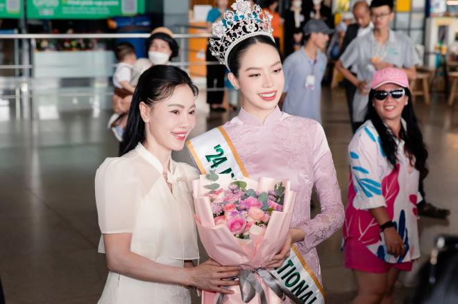 hoa-hau-quoc-te-thanh-thuy-ve-viet-nam-dien-ao-dai-nen-na-nhan-sac-qua-camera-thuong-cuc-dinh-6-ngoisaovn-w2000-h1333 6