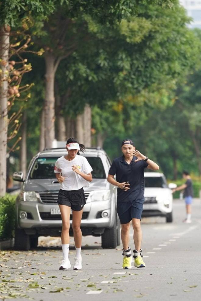 H'Hen Niê bật mí sự thay đổi ngoạn mục của ông xã sau 7 năm quen nhau.jpg 0