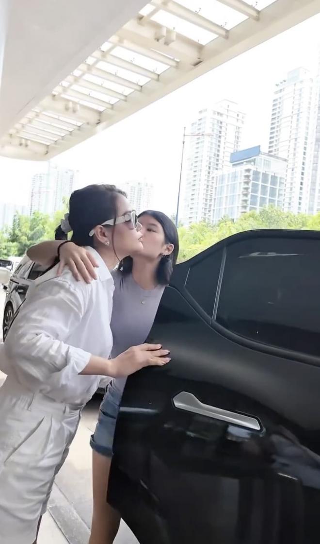 Chiều cao vượt trội của con gái Trương Ngọc Ánh ở tuổi 17, tương lai nối nghiệp mẹ làm người mẫu