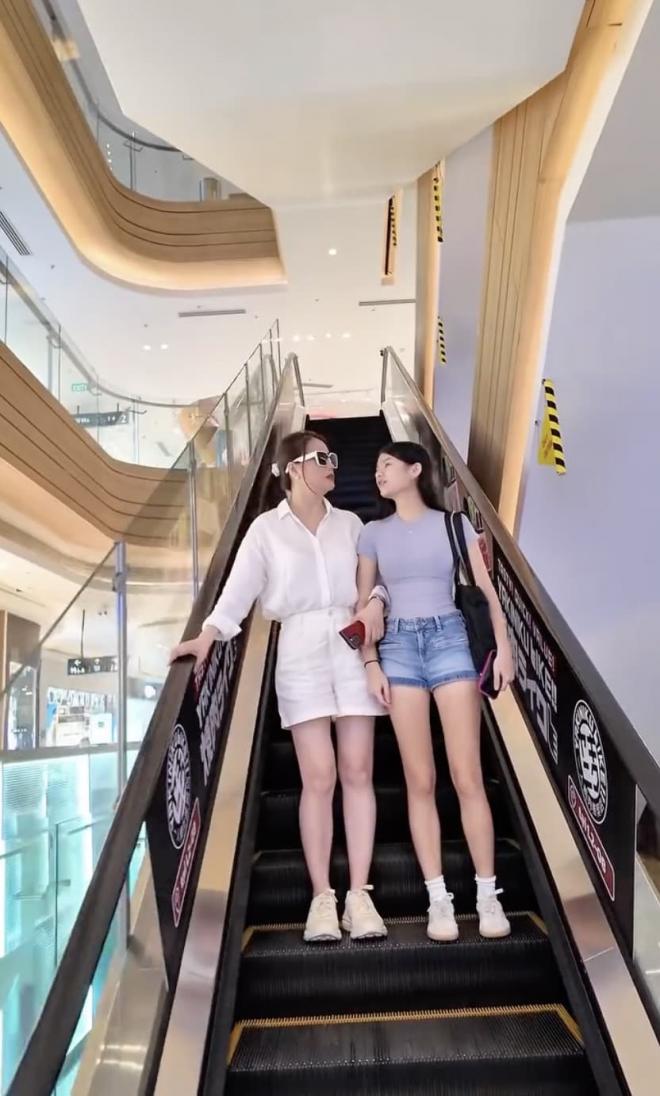 Chiều cao vượt trội của con gái Trương Ngọc Ánh ở tuổi 17, tương lai nối nghiệp mẹ làm người mẫu