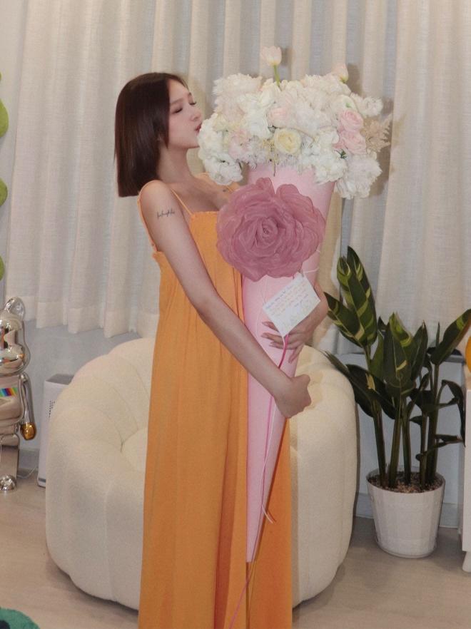 Xoài Non công khai được %22bố chồng%22 cưng chiều, tung loạt hint như sắp cưới Gil Lê5.jpg 1