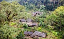 Việt Nam có một 'làng địa ngục' nằm ẩn mình giữa mây trên núi: Tách biệt với thế giới bên ngoài, từng là nơi hẻo lánh không ai biết tới