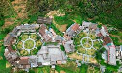 Toàn cảnh ngôi làng đẹp như phim trường của đồng bào dân tộc H'mông: Điểm du lịch cộng đồng tốt nhất 2025