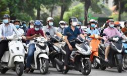 Người dân Hà Nội cần đáp ứng điều kiện gì để nhận 5 triệu khi đổi xe chạy xăng sang xe máy điện?