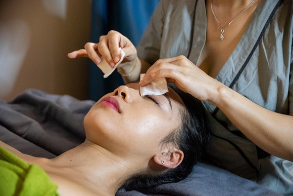 Amber spa & beauty, massage trị liệu, bấm huyệt