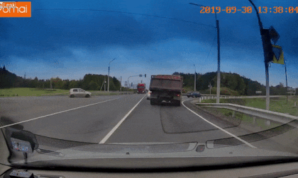 tai nạn giao thông, xe tải, đèn đỏ
