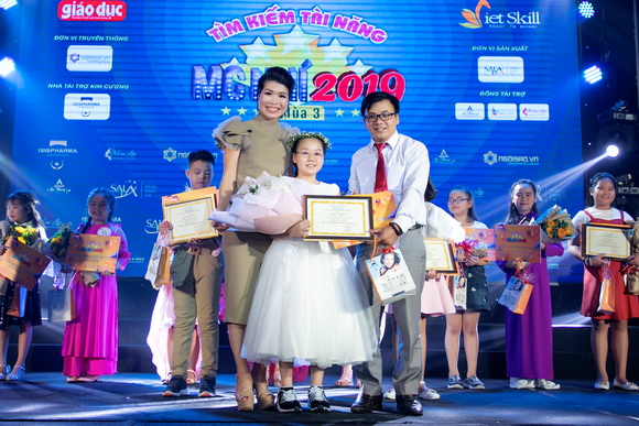 Tìm kiếm Tài năng MC Nhí 2019, Quán quân Vũ Kim Anh