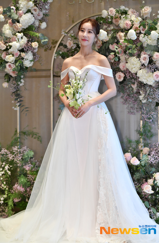 Váy cưới 3 tỷ của Song Hye Kyo là duy nhất trên thế giới