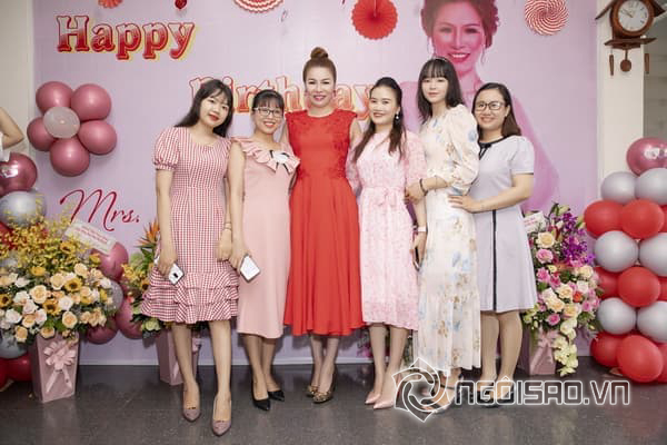 Hoa hậu Bùi Thị Hà, sao việt