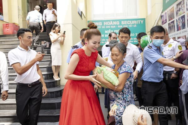 Hoa hậu Bùi Thị Hà, sao việt