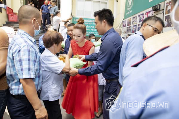 Hoa hậu Bùi Thị Hà, sao việt
