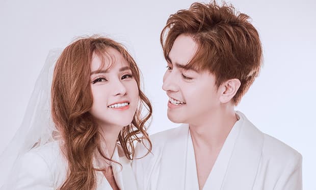Sau một năm kết hôn chồng trẻ, ca sĩ Thu Thủy đang mang thai con gái ở tháng thứ 5 Sau một năm kết hôn chồng trẻ, ca sĩ Thu Thủy đang mang thai con gái ở tháng thứ 5