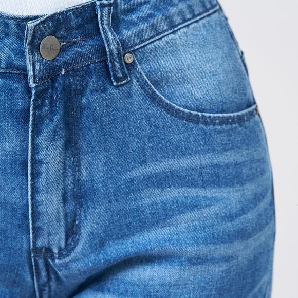 Quần jean pha tơ nhân tạo, Aaa Jeans