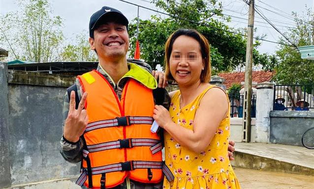 MC Phan Anh đăng ảnh cứu trợ miền Trung đầu tiên lên mạng xã hội MC Phan Anh đăng ảnh cứu trợ miền Trung đầu tiên lên mạng xã hội
