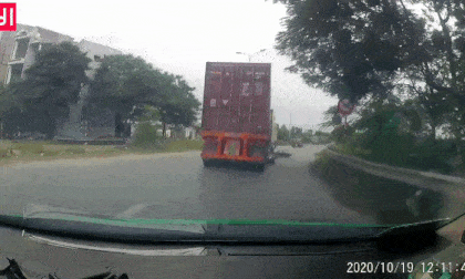 tai nạn giao thông, container, vượt đèn đỏ