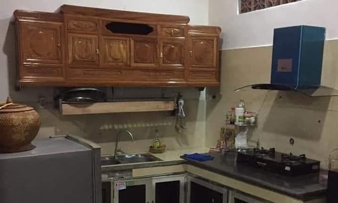 Gia chủ treo kệ tivi ở phòng khách làm tủ để bát: Dân tình người trầm trồ vì quá chất, kẻ lại lo sập Gia chủ treo kệ tivi ở phòng khách làm tủ để bát: Dân tình người trầm trồ vì quá chất, kẻ lại lo sập