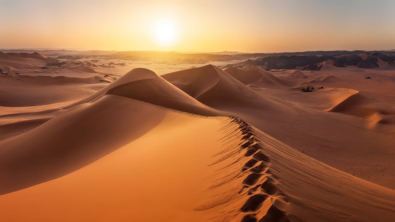 Sa mạc Sahara sâu bao nhiêu? Nếu tất cả cát được đào hết, những gì sẽ còn  lại bên dưới?