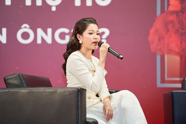 Huyền Trang Bất Hối, Viên uống trắng da, Celia Luxury