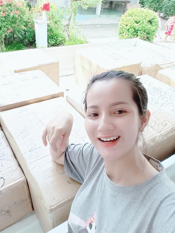 Mỹ phẩm Huyền Phi, Đêm tiệc Nữ Vương, Sơn Linh