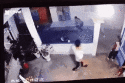 Bị thanh niên ném bom xăng, người chị họ biến thành 'ngọn đuốc sống'