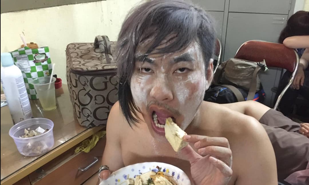 Tiến Luật gọi Kiều Minh Tuấn là nam thần nhưng lại đăng ảnh 'dìm hàng' đàn em Tiến Luật gọi Kiều Minh Tuấn là nam thần nhưng lại đăng ảnh 'dìm hàng' đàn em